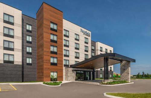 Gravenhurst Hotel | Fairfield by Marriott Inn & Suites Gravenhurst Muskoka