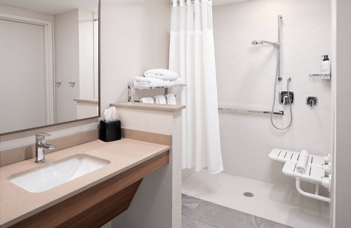Whitsett Hotel | Fairfield by Marriott Inn & Suites Whitsett Greensboro East