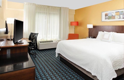 Macon Hotel | Fairfield Inn by Marriott Suites Macon