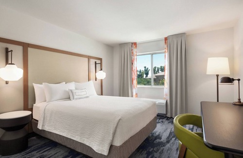 Visalia Hotel | Fairfield Inn by Marriott Visalia Sequoia