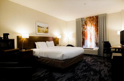 North Charleston Hotel | Fairfield Inn & Suites by Marriott Charleston North/Ashley Phosphate