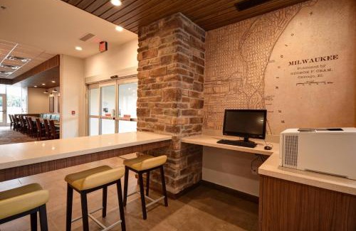 Glendale Hotel | Fairfield Inn & Suites by Marriott Milwaukee North
