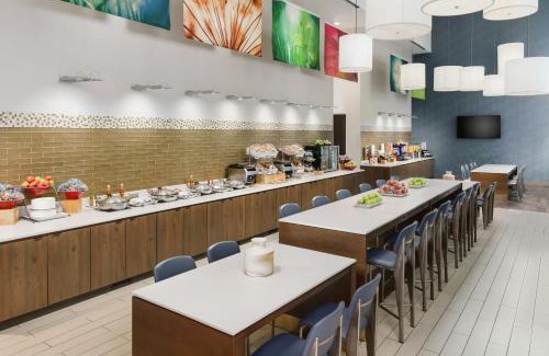 Chelsea Hotel | Fairfield Inn & Suites by Marriott New York Midtown Manhattan/Penn Station