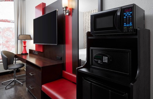 Chinatown Hotel | Fairfield Inn & Suites by Marriott Washington, DC/Downtown