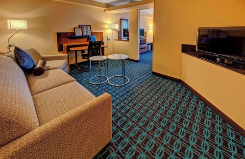 Florida Center Hotel | Fairfield Inn & Suites by Marriott Near Universal Orlando