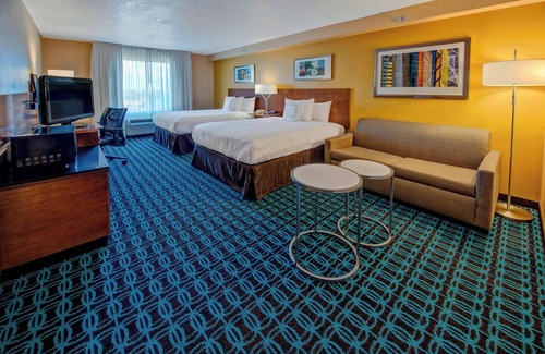 Florida Center Hotel | Fairfield Inn & Suites by Marriott Near Universal Orlando