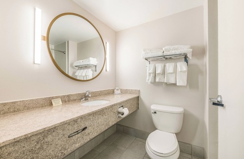Greensboro Hotel | Fairfield Inn & Suites by Marriott Greensboro Coliseum Area