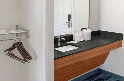 San Carlos Hotel | Fairfield Inn & Suites by Marriott San Francisco San Carlos