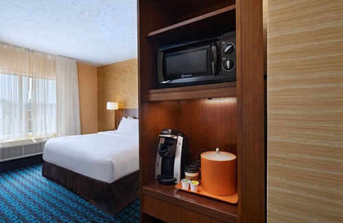Highlands Hotel | Fairfield Inn & Suites Lincoln Airport