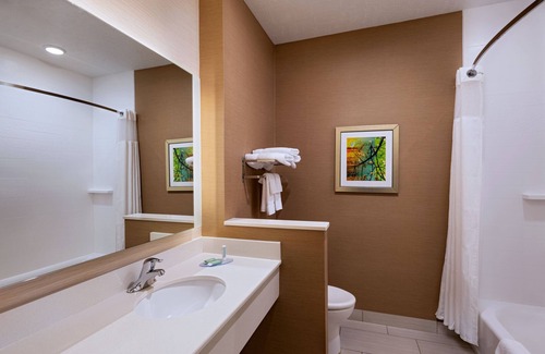 Highlands Hotel | Fairfield Inn & Suites Lincoln Airport