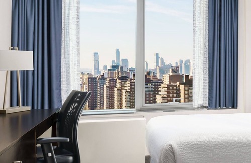 Midtown Hotel | Fairfield Inn & Suites New York Midtown Manhattan/Penn Station