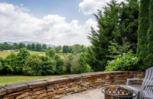 Fairview Casa | Fairview Vista by AvantStay 10 Mins to Asheville