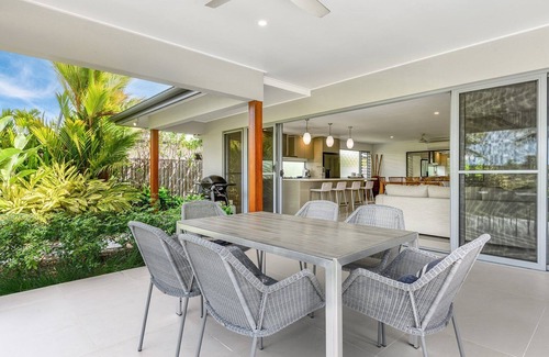 Douglas Shire Casa | Fairway Breeze | A Tropical Oasis with Heated Pool