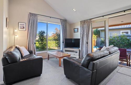 Hanmer Springs Casa | Fairway Cottage - Hanmer Springs Holiday Home