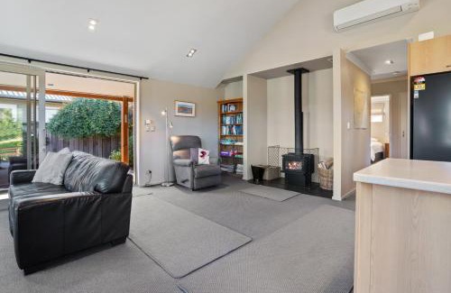 Hanmer Springs Casa | Fairway Cottage - Hanmer Springs Holiday Home