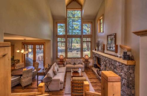 Truckee Casa | Fairway Drive 13136 by East West Hospitality