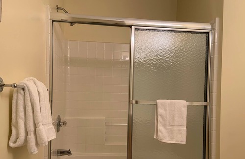 Calabash Condominio | Fairway Golf Close To Beach And Shopping 2 Bedroom Condo by Redawning