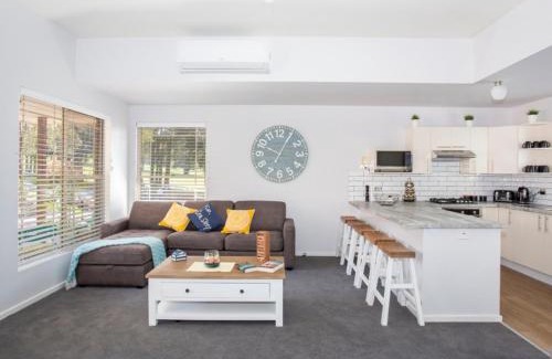 Mollymook Villa | Fairway Haven Getaway