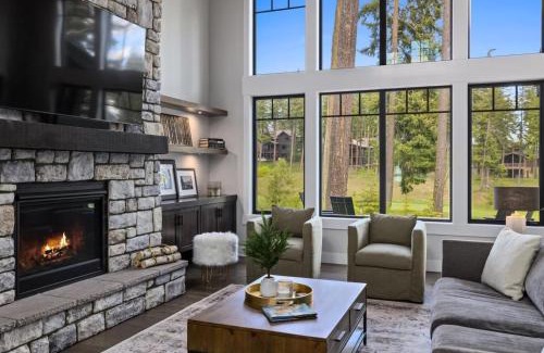 Cle Elum Casa | Fairway View with HotTub BBQ EV Firepit Chefs Kit