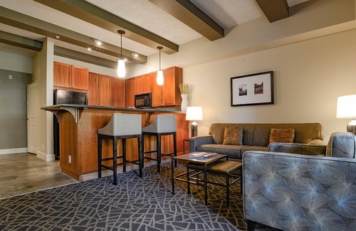 Bear Mountain Resort Hotel | Fairways Hotel on the Mountain