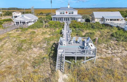 Caswell Beach Casa | Fairwinds by Oak Island Accommodations