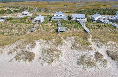 Caswell Beach Casa | Fairwinds by Oak Island Accommodations