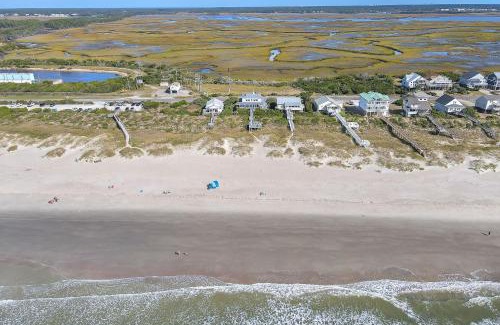 Caswell Beach Casa | Fairwinds by Oak Island Accommodations