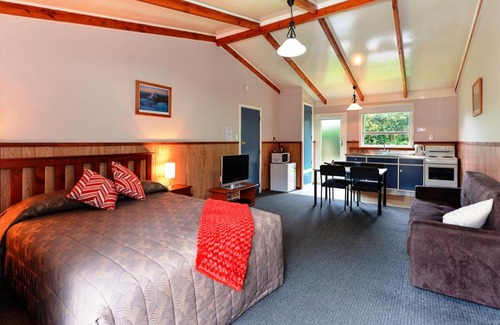 Kawaha Point Hotel | Fairy Springs Motel