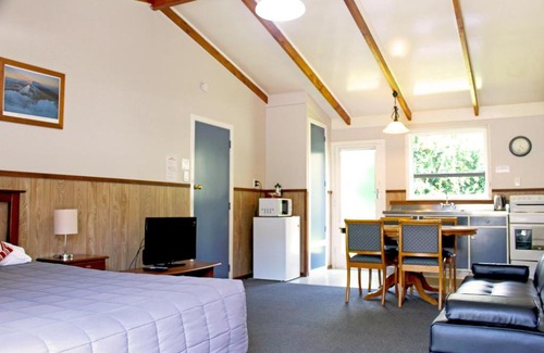 Kawaha Point Hotel | Fairy Springs Motel