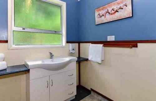 Kawaha Point Hotel | Fairy Springs Motel