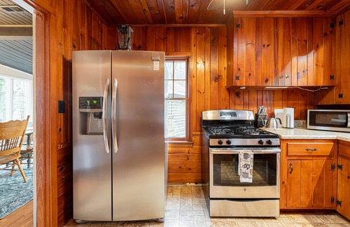 Balsam Casa | Fairy Tale Charm: Mtn Cabin + Mtn Stream + Deck