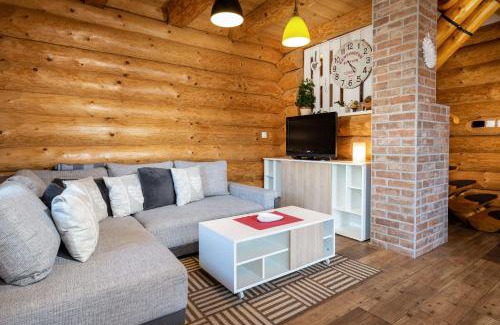 Velky Slavkov Casa | FAIRYTAIL sk