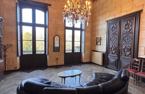 Blaye Otro | Fairytale Chateau with pool surrounded by vineyard and parc