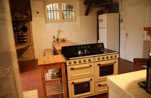 Blaye Otro | Fairytale Chateau with pool surrounded by vineyard and parc