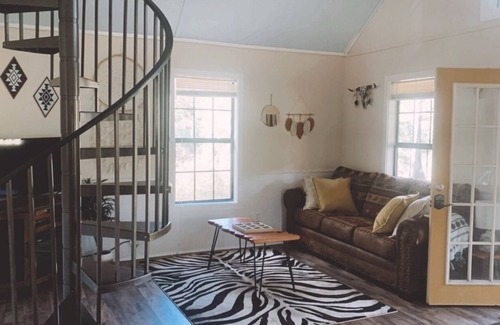 Greenwood Springs Cabina | Fairytale Forest River Cabin