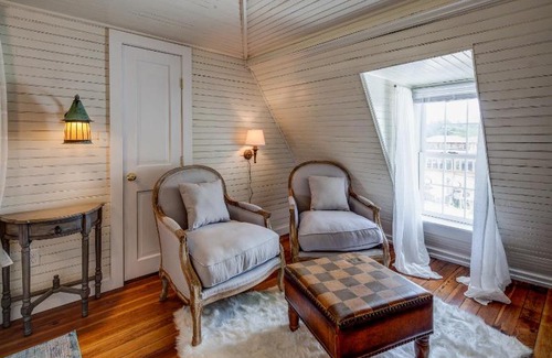 Belmont Casa | Fairytale Loft Suite 1 bed, 1 bath Luxury Apartment in Downtown Belmont