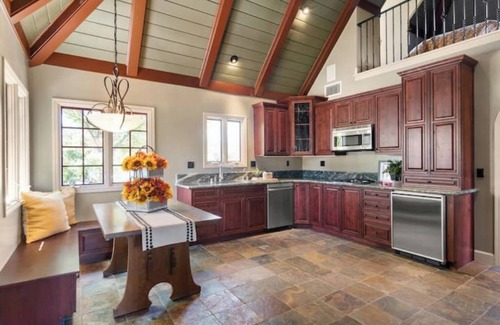 Davis Apartamento | Fairytale retreat at UC Davis, ultimate privacy and comfort