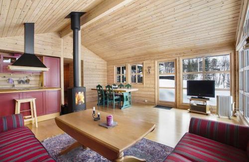 Balsfjord Casa | Fairytale STAYcation - JACUZZI, BOAT & SAUNA