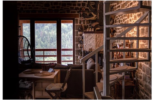 Potamia Chalet De Esquí | Fairytale Stone House