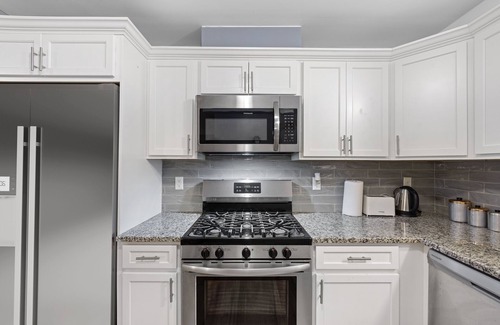 Newark Condominio | FaithInn- 3 Bed 2 Bath EWR/PENN
