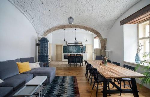 Kremnica Apartamento | FAJRONT - krásny historický byt v srdci Kremnice