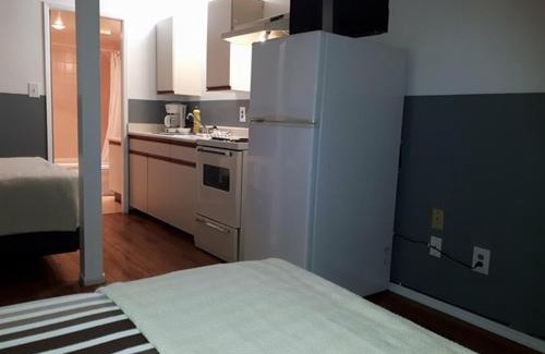 North Cowichan Hotel | Falcon Nest Motel