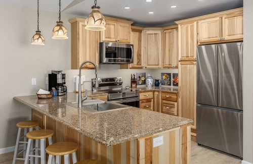 Downtown Leavenworth Condominio | Falcon's Nest 2 Bedroom Condo by RedAwning