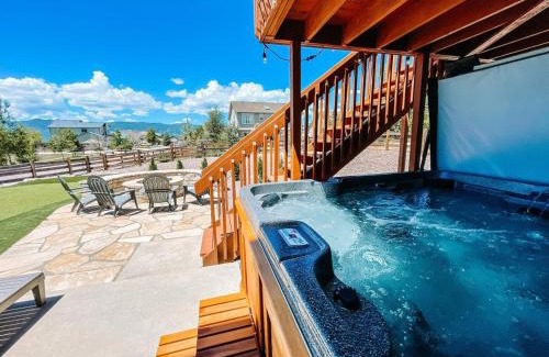 Gleneagle Casa | Falcon's Nest hot tub games mins to USAFA and hiking