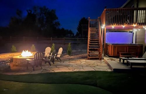 Gleneagle Casa | Falcon's Nest hot tub games mins to USAFA and hiking