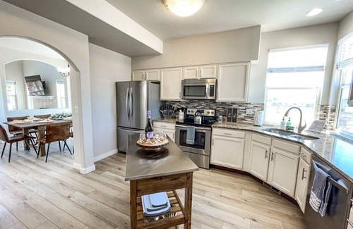 Gleneagle Casa | Falcon's Nest | hot tub/games/mins to USAFA&hiking