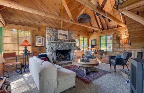 Cedar Flat Casa | Falcon's Rest - Ski and Summer Cabin in The Heart of North Lake Tahoe- Gas Fireplace