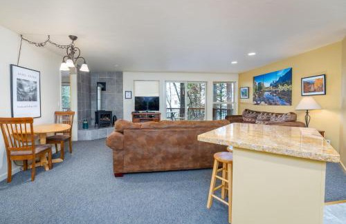 Yosemite West Casa | Falcons Nest (Downstairs)