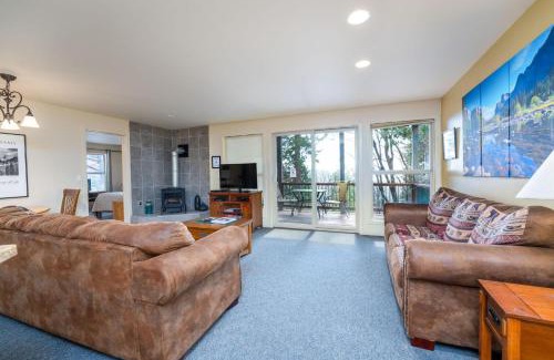 Yosemite West Casa | Falcons Nest (Downstairs)