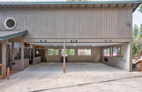 Yosemite West Casa | Falcons Nest (Upstairs)